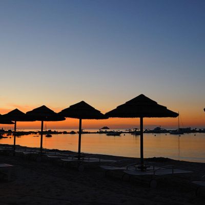 couché de soleil en Corse sur la plage de l'hôtel de Pinarello