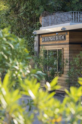 Tous les soirs, la brasserie Le Rouf vous convie à sa Plancha sur sa terrasse face à la mer,